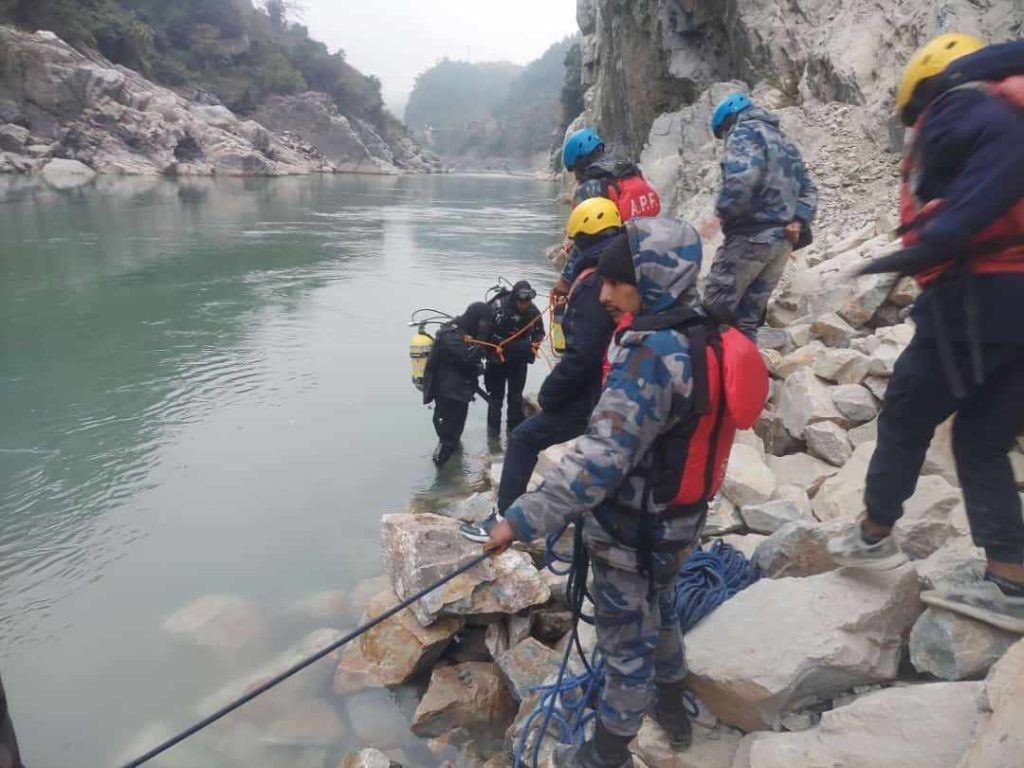 त्रिशूलीमा खसेको जीप निकालियो, जीपका चालक वा यात्रु भेटिएनन्