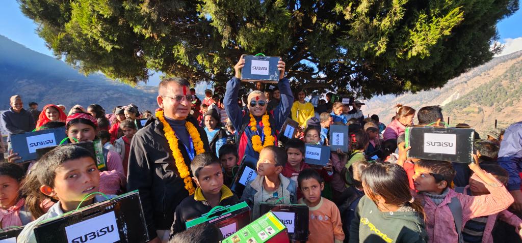 वार्षिकोत्सवको अवसरमा सुबिसुद्धारा जाजरकोट भूकम्पपीडित २०० परिवारका विद्यार्थीलाई सोलारबत्ती वितरण