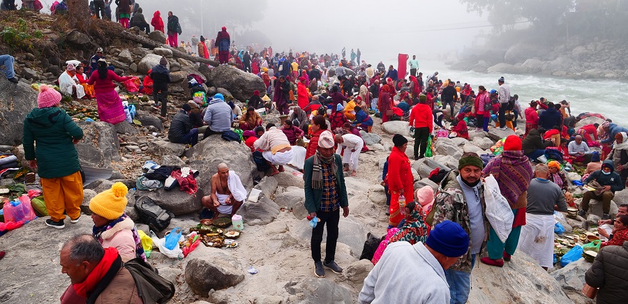 उत्तरगया धाममा पुसे औंसी नुहाउने र श्राद्ध गर्नेहरूको भीड