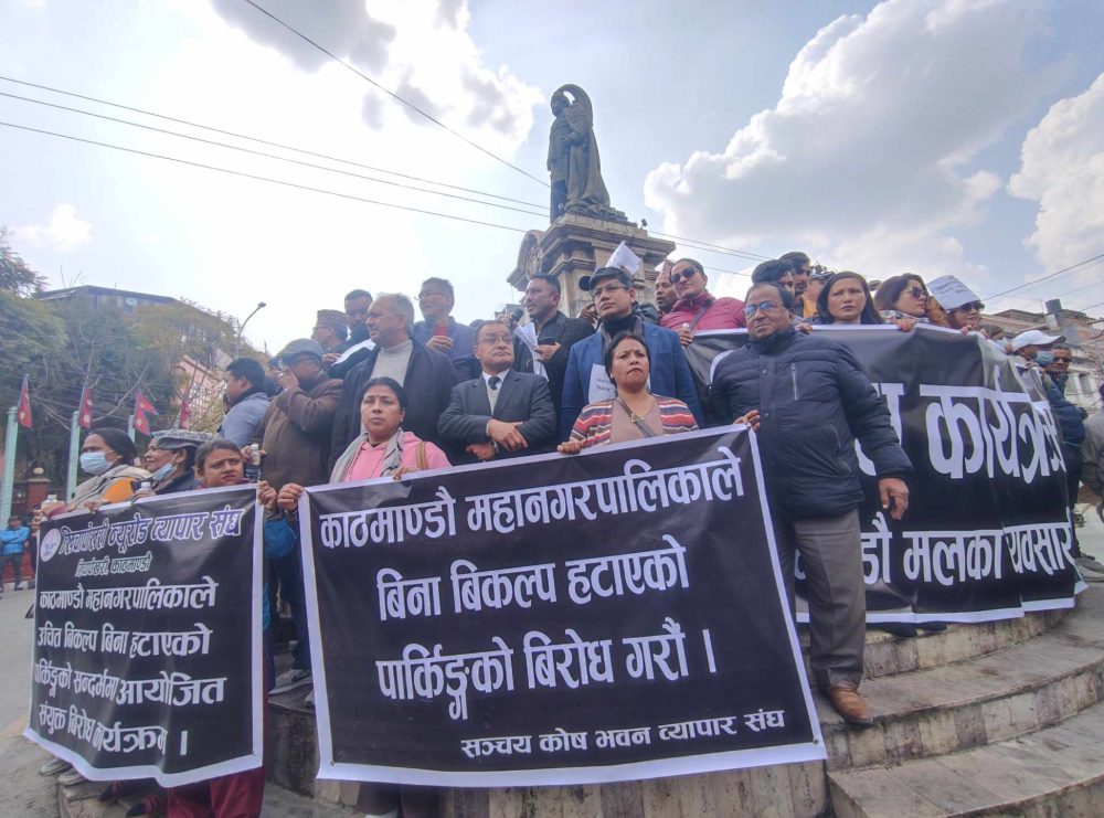 न्यूरोडका व्यवसायी आज पनि आन्दोलित