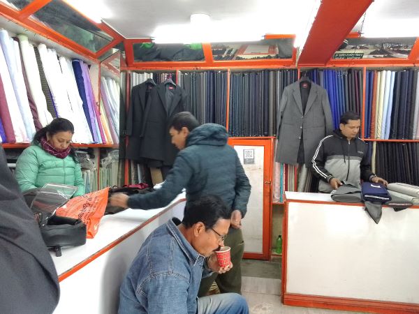  ओमशान्ति टेलरिङमा ६५०० मै सुट पाइन्ट, झरिलालको बढ्यो व्यस्तता
