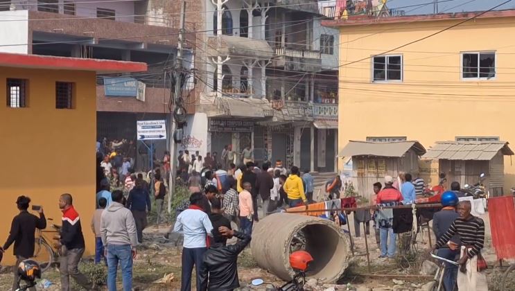 सर्लाहीको बरहथवामा कर्फ्यु हटाएर भोलि बिहान ८ बजेसम्म निषेधाज्ञा !
