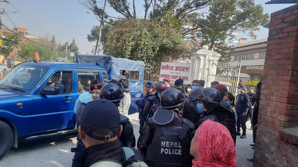 पुन: सर्वोच्च पुगेकी न्यायाधीश गिरीकी पत्नी आरती पक्राउ, के-के छन् उनका माग ?