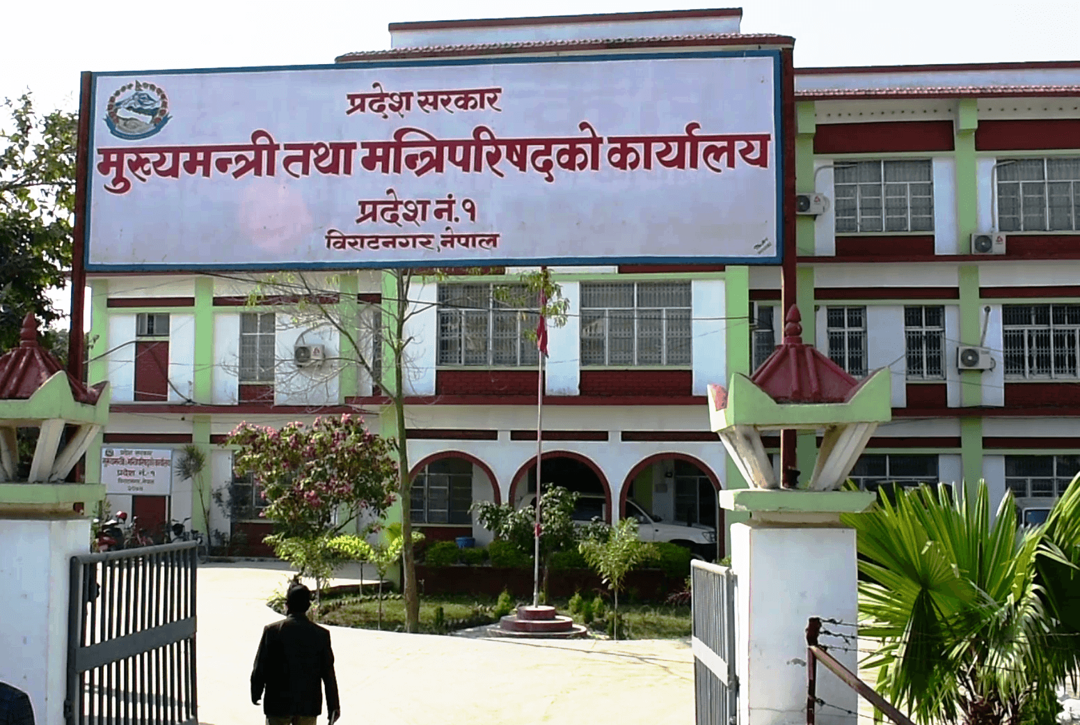 प्रधानमन्त्रीको ब्रिफिङ: ‘सत्ता समीकरण फेरबदलबारे बाहिर आएका चर्चा सत्य होइन्’
