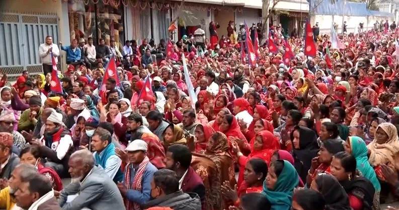 लघुवित्त पीडित र प्रहरीबीच बालुवाटारमा झडप, प्रदर्शनकारी घाइते