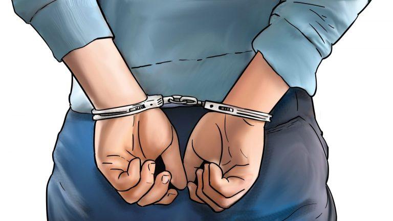 विद्यार्थी कुट्ने शिक्षक पक्राउ