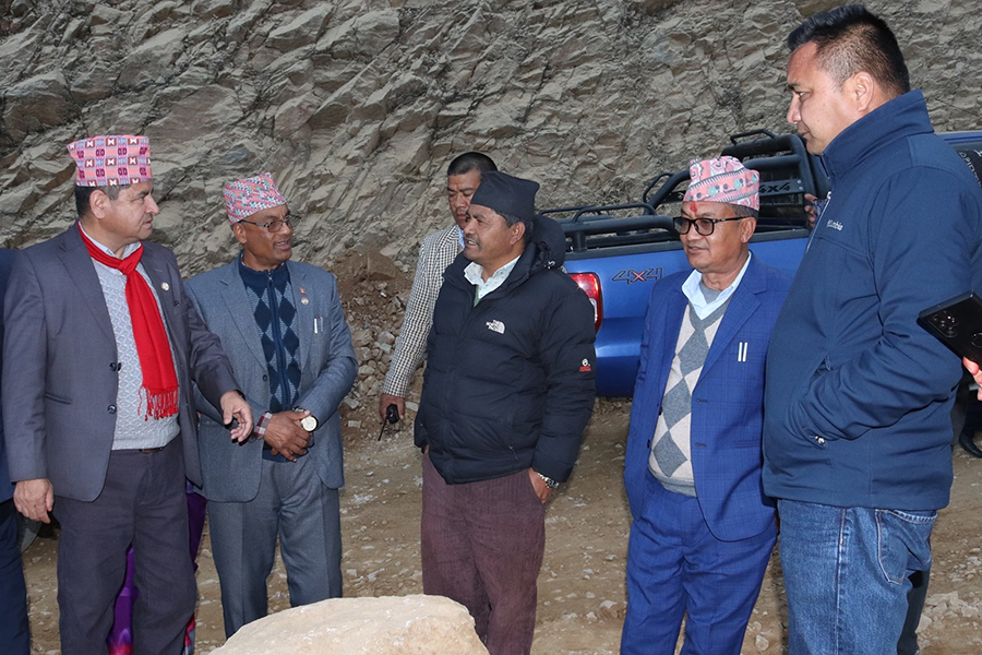 भौतिक पुर्वाधारमन्त्री ज्वालाद्धारा चन्द्रागिरि– चित्लाङ सडकको अवलोकन