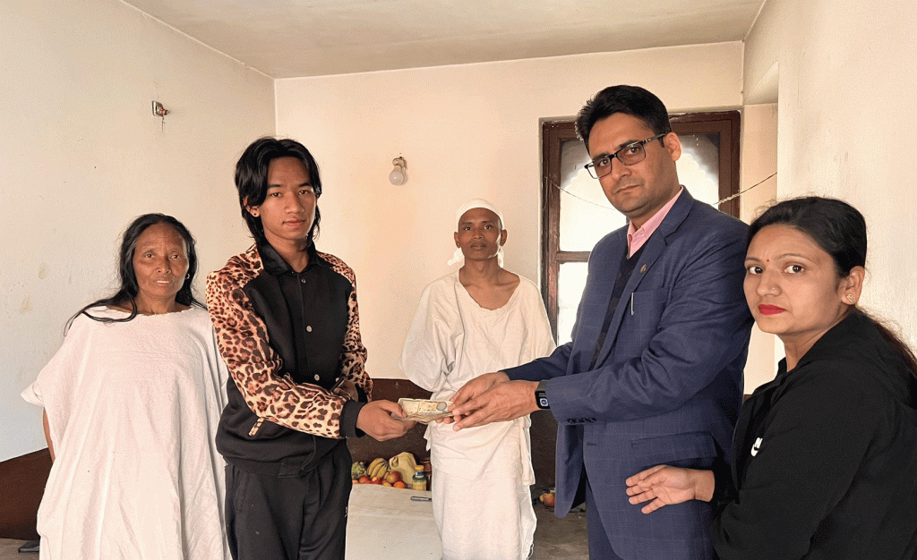 ढुंगेल दम्पतीले गरे माइली राईलाई १५ हजार सहयोग