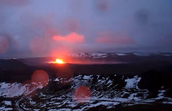 ठूलो ज्वालामुखी विस्फोट भएपछि आइसल्यान्डमा आपत्काल घोषणा