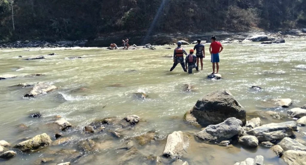 घाटबेशी त्रिशूली बस दुर्घटना : नदीमा बेपत्ता तीन जनाको शव भेटियो