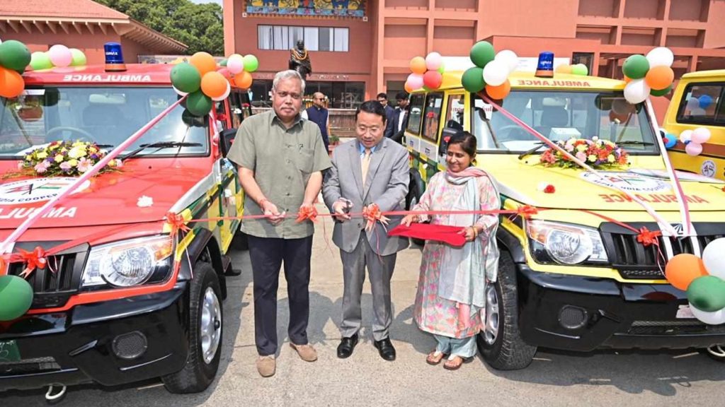 नेपाललाई भारतीय सहयोग : ३५ वटा एम्बुलेन्स र ६६ वटा स्कूल बस प्रदान