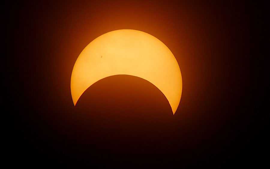 लाखौँ मानिसद्धारा सन् २०२४ को पहिलो खग्रास सूर्य ग्रहण अवलोकन