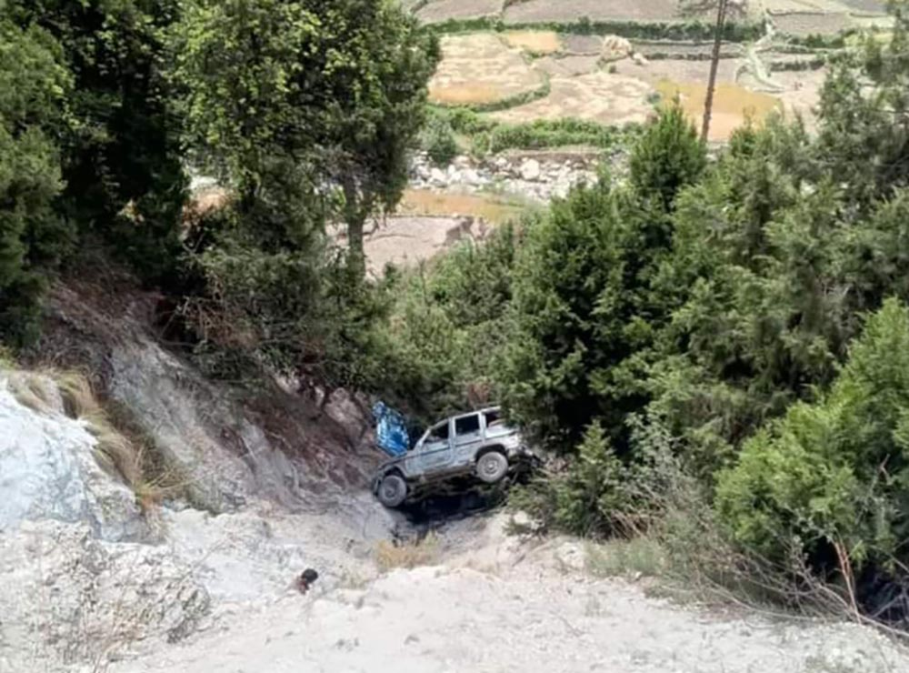 विद्यार्थी बोकेर रारा गएको जीप मुगुमा दुर्घटना, १२ जना घाइते