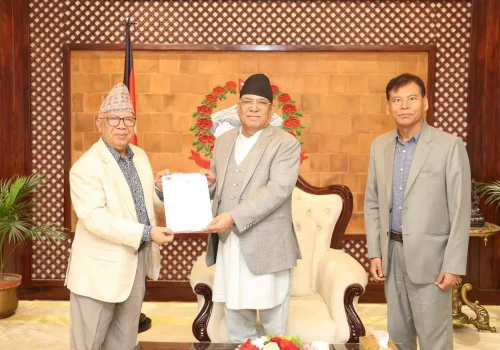 सदनको गतिरोध अन्त्य गर्न प्रधानमन्त्रीलाई माधव नेपालको ध्यानाकर्षण