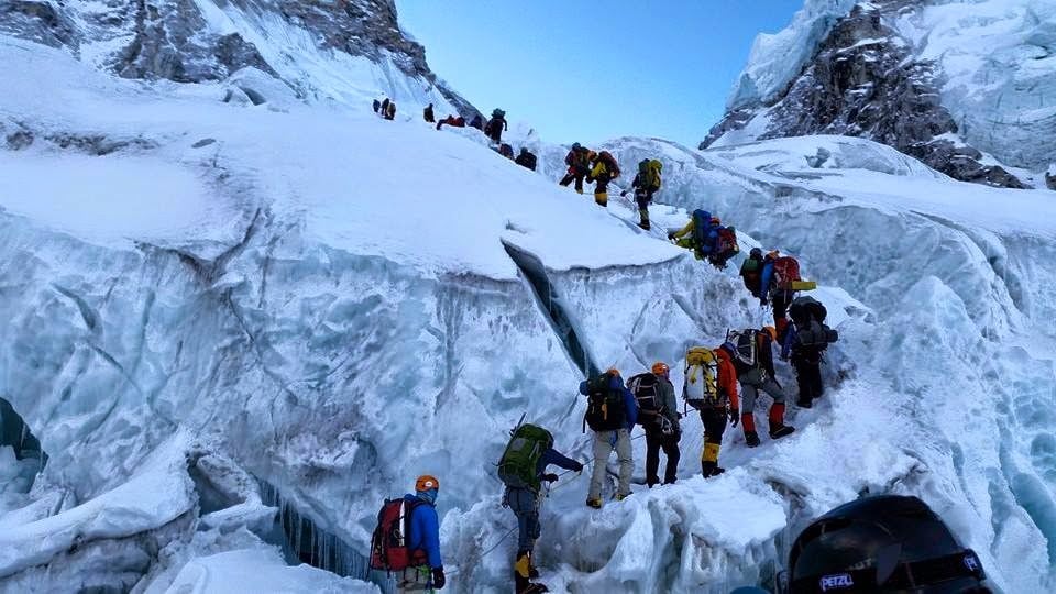 दुई दिन रोकियो सगरमाथा आरोहण