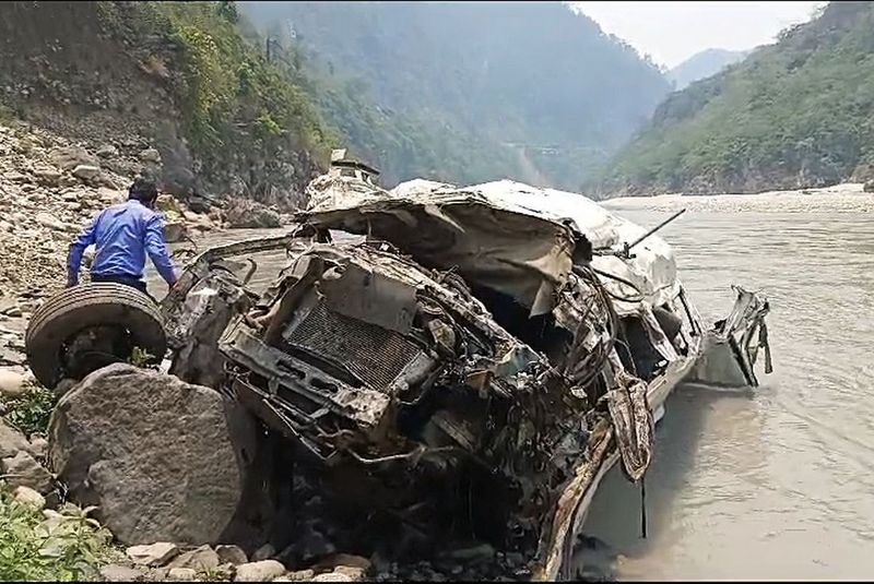 भारतको उत्तराखण्डमा टेम्पो खाडलमा खस्दा १० जनाको मृत्यु