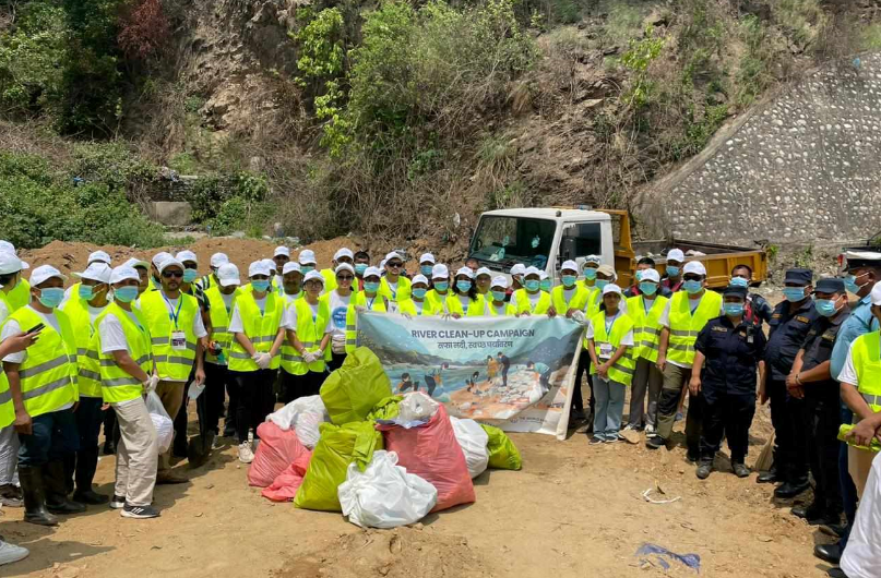 करिब २५ टन प्लाष्टिकजन्य फोहोरमैला सुनकोशी नदीमा चुहावट हुनबाट रोकियो