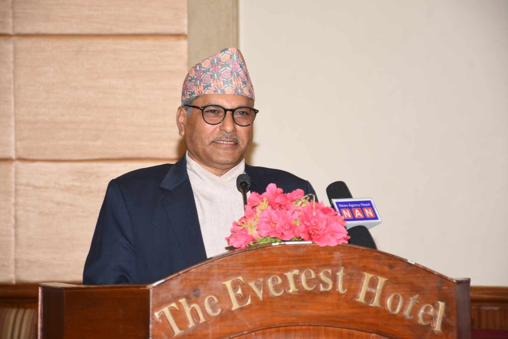 ‘खराब कर्जा बढ्नुको कारण बैंकहरूले प्रभावकारी मनिटरिङ नगर्दा नै हो’ : गभर्नर अधिकारी