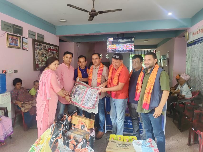 नेपाल टेलिकमको सहयोग: स्याङ्जा गल्याङस्थित श्री शिवपार्वती वृद्धाश्रमलाई खाद्यन्न सामग्री वितरण