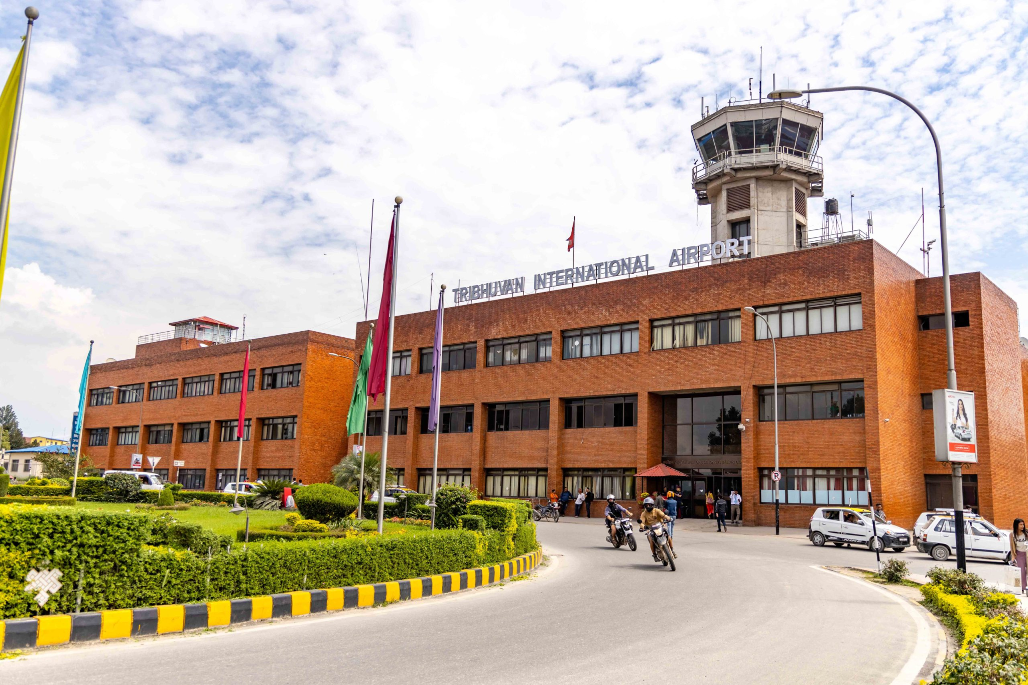 विमानस्थलबाट सुनसहित चार जना पक्राउ