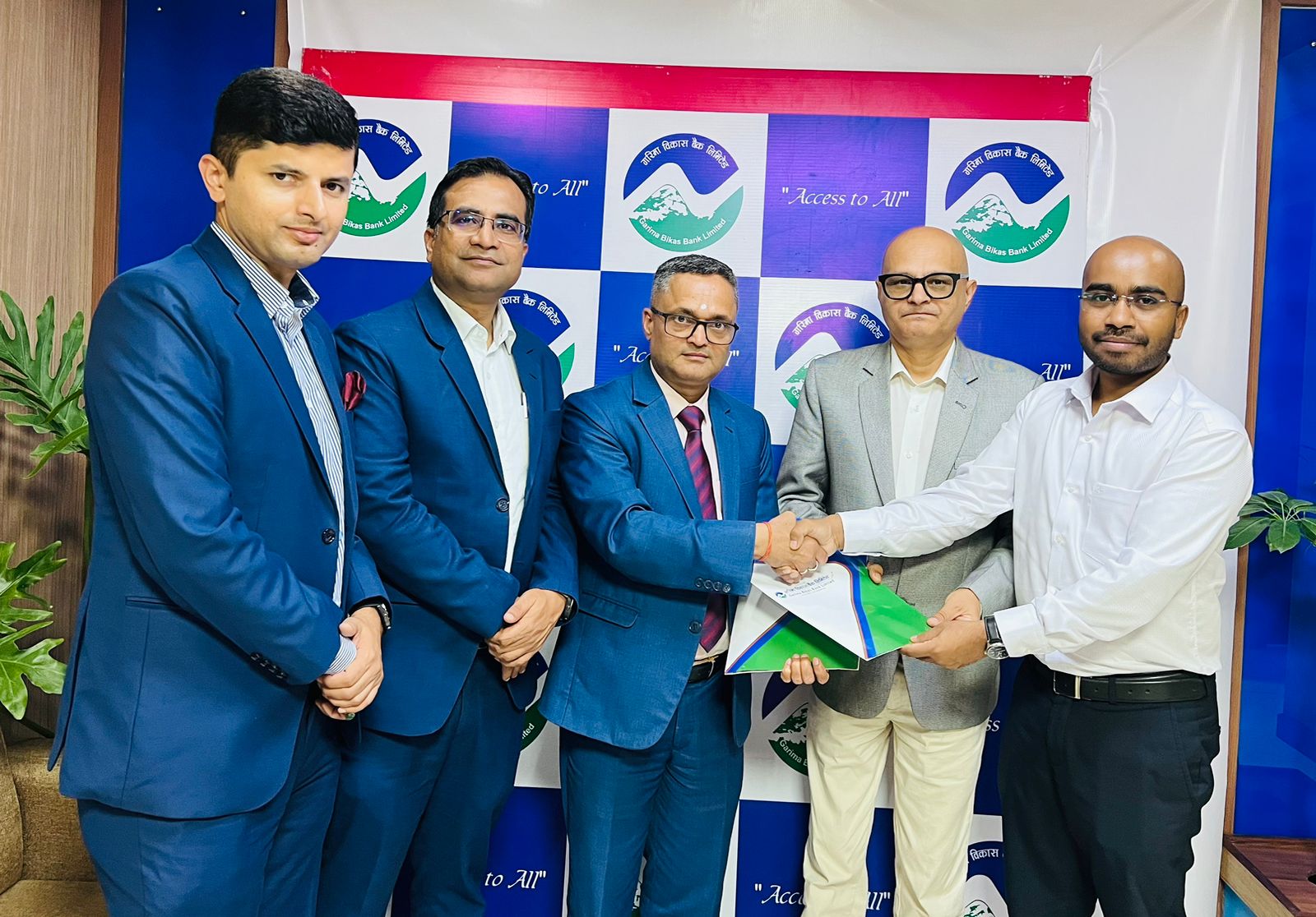 गरिमा विकास बैंक लिमिटेडका ग्राहकलाई विभिन्न संस्थाका वस्तु तथा सेवामा ६०% सम्मको छुट प्रदान गर्ने
