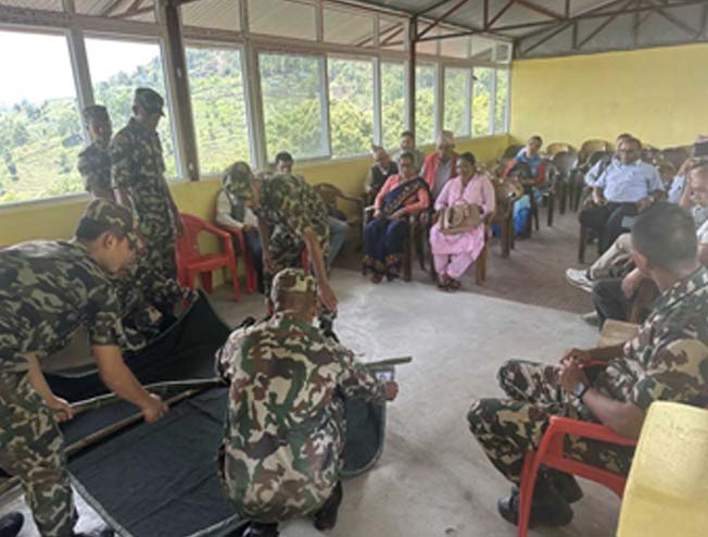 नेपाली सेनाद्वारा प्रकृतिक विपत्तिमा सुरक्षित रहन स्थानीयलाई तालिम