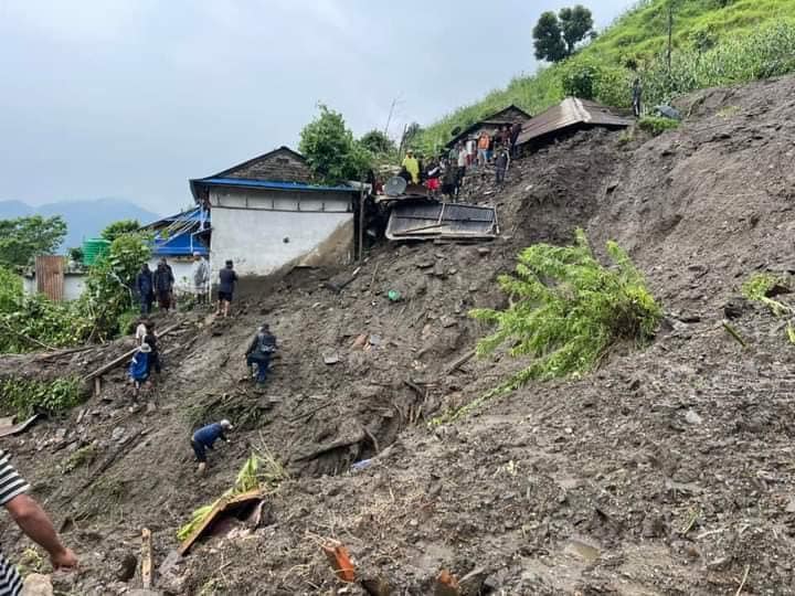 विपद्मा परी २४ घण्टामा १४ जनाको मृत्यु, २ बेपत्ता