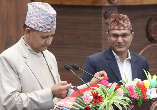 डेढ अर्बले घटाएर लुम्बिनी सरकारले ल्यायो ३८ अर्ब ९७ करोडको बजेट