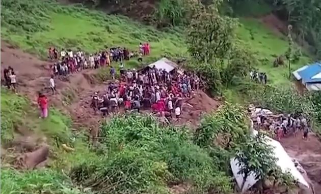 गुल्मीमा पहिरोले घर पुरिंदा पाँच जनाको मृत्यु