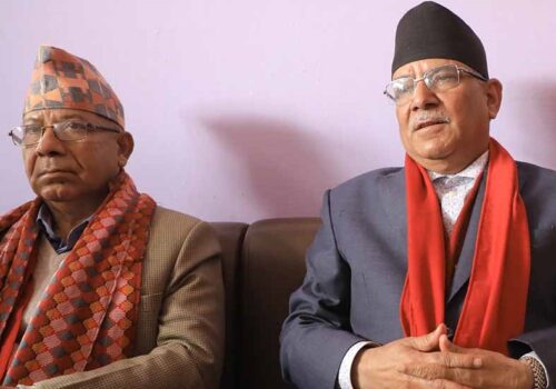 माधव नेपाल र प्रचण्डबीच सिंहदरबारमा छलफल