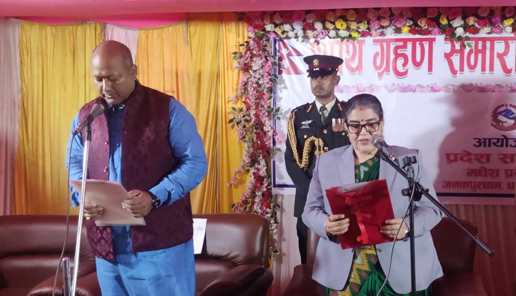 मधेश प्रदेशका मुख्यमन्त्री सिंहले लिए शपथ