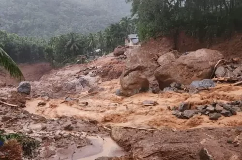 केरला बाढीपहिरोमा परी १३० जनाको मृत्यु, दुई दिन राजकीय शोकको घोषणा