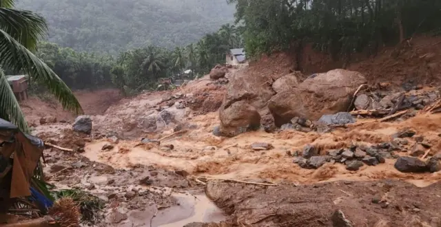 केरला बाढीपहिरोमा परी १३० जनाको मृत्यु, दुई दिन राजकीय शोकको घोषणा