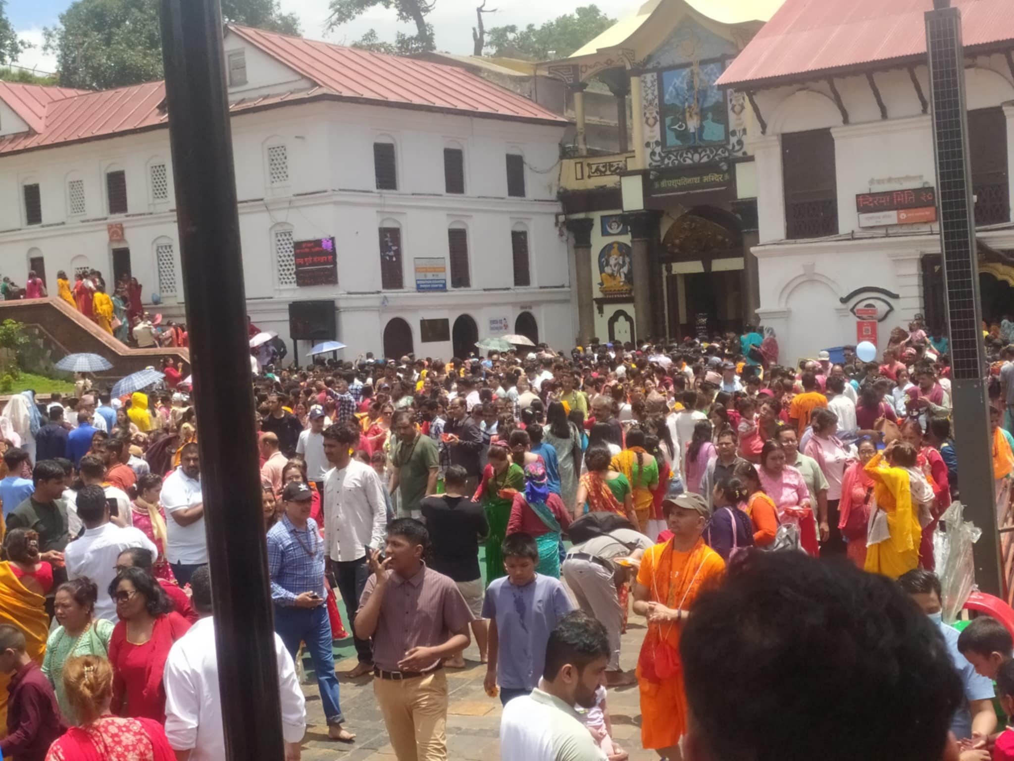 साउनको दोस्रो सोमवार: पशुपतिनाथमा दर्शनार्थीको घुइँचो