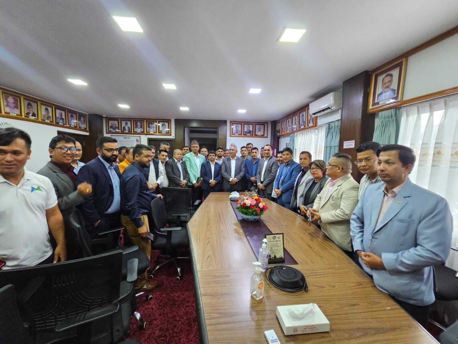 महासंघ प्रतिनिधि र अर्थमन्त्रीबीच भेट, निजी क्षेत्रलाई अर्थतन्त्रको महत्वपूर्ण खम्बाको रुपमा अघि बढाउने प्रतिवद्धता