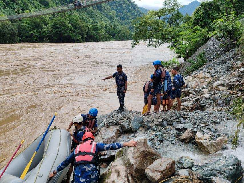 दुईवटा बस र ५७ जना यात्रु अझै बेपत्ता ! खोजी कार्य जारी