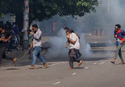 बंगलादेशमा अध्ययनरत विद्यार्थीलाई नेपाल ल्याइँदै