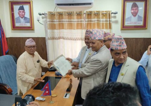 लुम्बिनीको मुख्यमन्त्रीमा एमालेका आचार्यको दाबी पेस