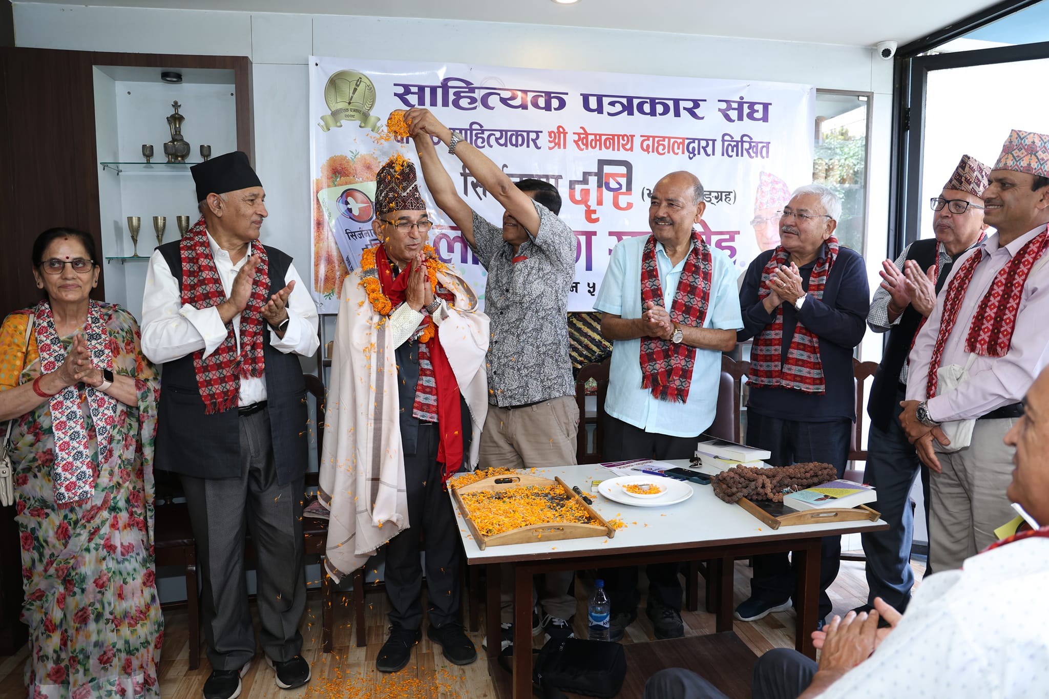 स्रष्टा खेमनाथ दाहालको नयाँ कृति ‘सिर्जनामा दृष्टि’ लोकार्पण