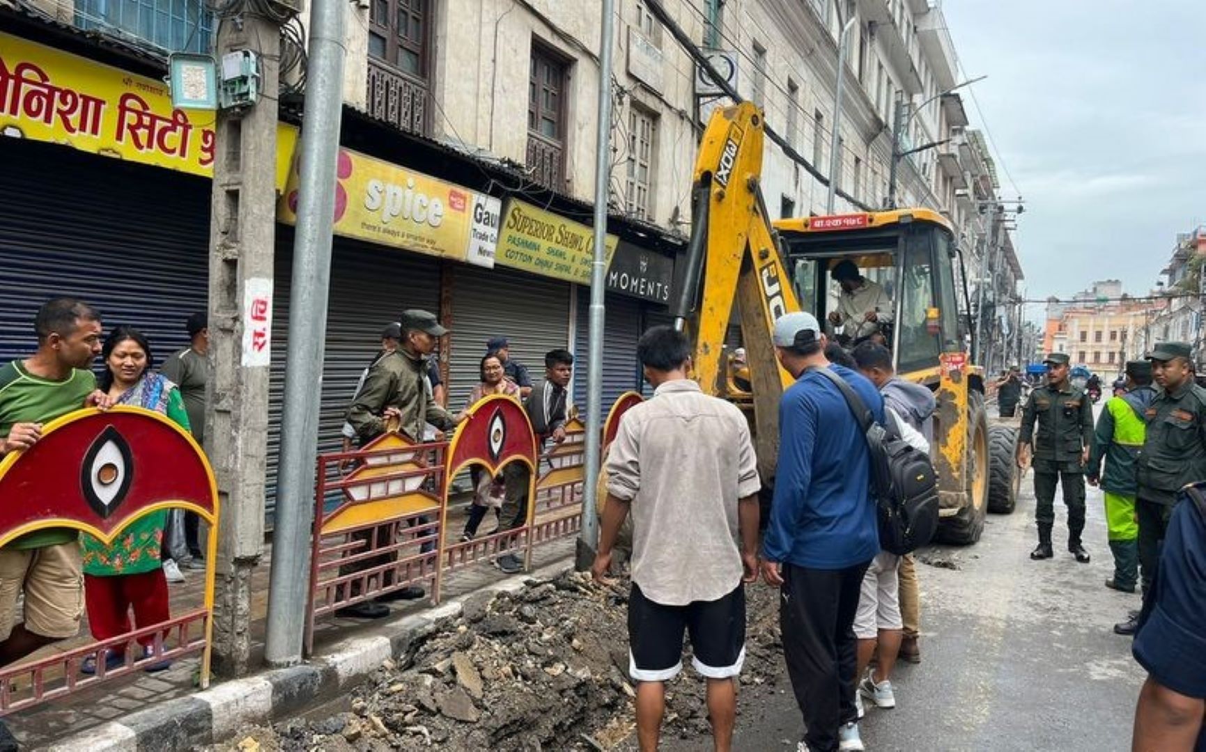 न्यूरोड क्षेत्रको फुटपाथ विस्तारको काम पुनः सुरु