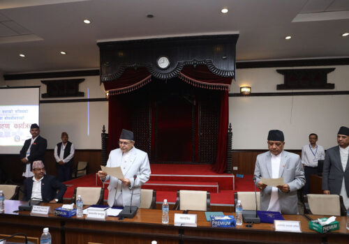 प्रतिनिधिसभा सचिव अधिकारीले लिए शपथ