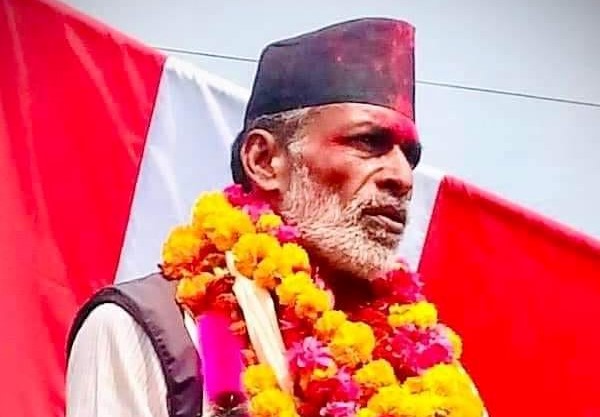 कृषि तथा पुशपंक्षी विकास मन्त्री बनेका रामनाथ अधिकारी को हुन् ?