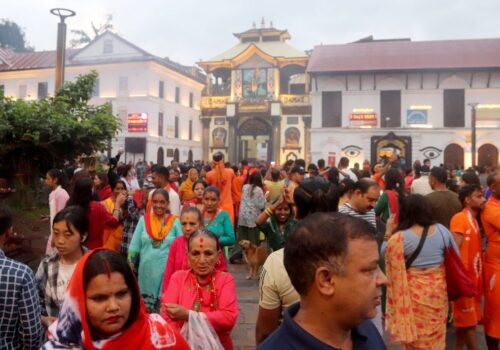 साउनको अन्तिम सोमबारः पशुपतिनाथसहित देशभरका शिवालयमा भक्तजनको घुइँचो