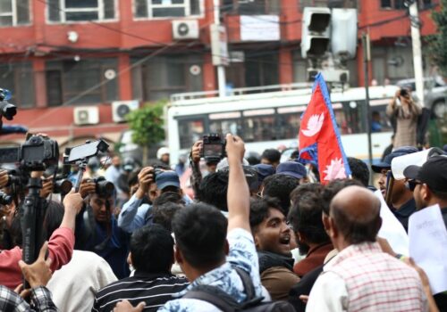 कुलमानका समर्थक र प्रहरीबीच माइतीघरमा झडप, केही पक्राउ