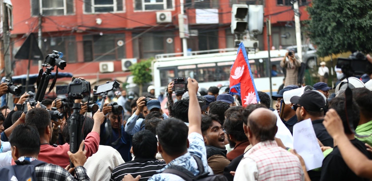 कुलमानका समर्थक र प्रहरीबीच माइतीघरमा झडप, केही पक्राउ