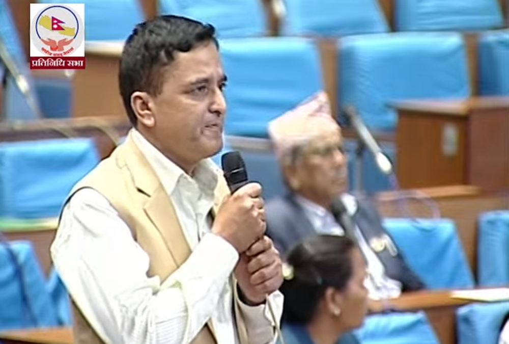 योगेश भट्टराईमाथि माओवादी आक्रामक