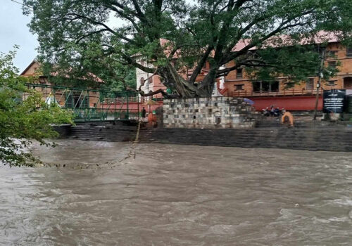 बागमती नदीले सतर्कता तह पार गर्‍यो