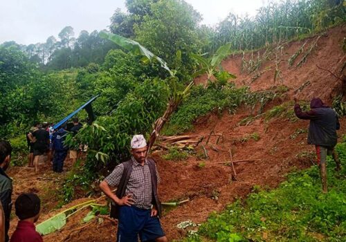 पहिरोमा चार जना गुमाएका धामीको परिवारलाई प्रदेश सरकारले राहत दिने