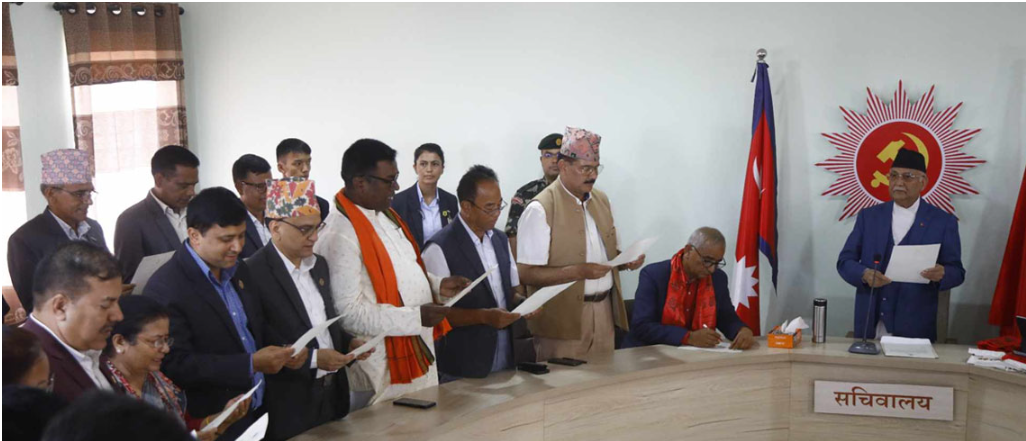 एमालेको उपाध्यक्षमा मनोनित बरालसहित स्थायी र केन्द्रीय कमिटी सदस्यले लिए शपथ
