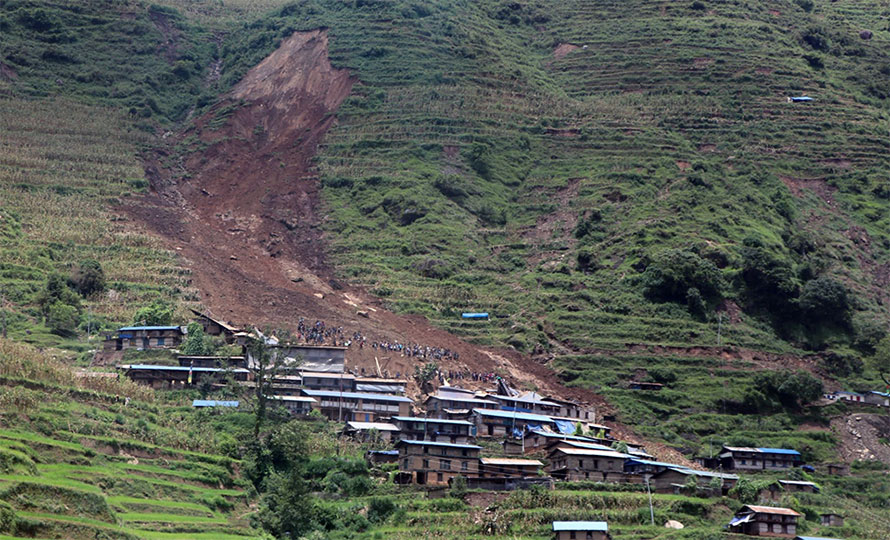 रामेछापमा पहिरोमा परी ८ बेपत्ता, २ को शव फेला, एक बालकको जिवितै उद्धार